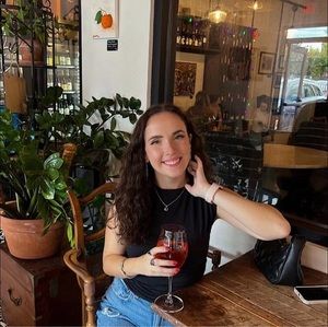 Meet your Posher, Genna